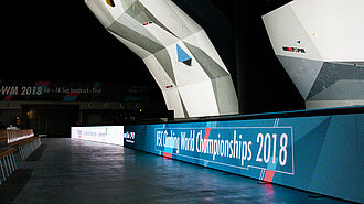 Mobile Boulder- und Vorstiegswand in der Olympiaworld Innsbruck für die IFSC Kletter-WM 2018