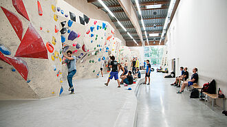 Boulderbereich des Kletterzentrum Innsbruck, Austragungsort der Qualifikationsrunden der IFSC Kletter-WM in Innsbruck
