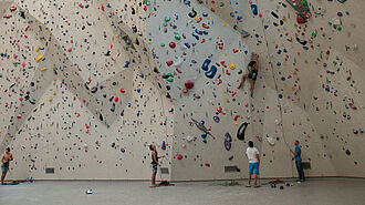 Indoor Vorstiegskletterwand des Kletterzentrum Innsbruck, Austragungsort der Qualifikationsrunden der IFSC Kletter-WM in Innsbruck