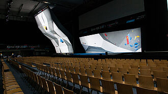 Mobile Boulder- und Vorstiegswand in der Olympiaworld Innsbruck für die IFSC Kletter-WM 2018